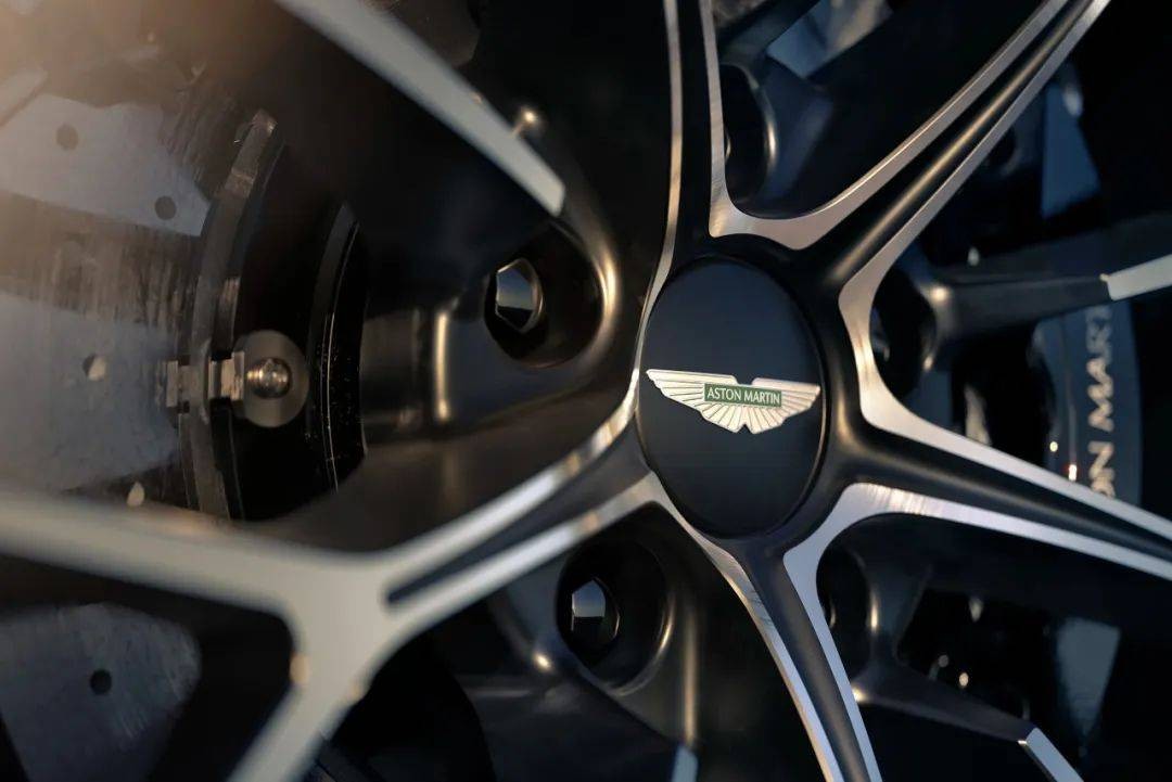 软顶敞篷 阿斯顿·马丁全新Vantage Roadster发布