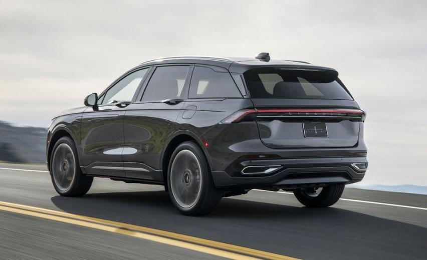 这才是纯正豪华SUV,续航1129km强混加持改善油耗,还看啥BBA?