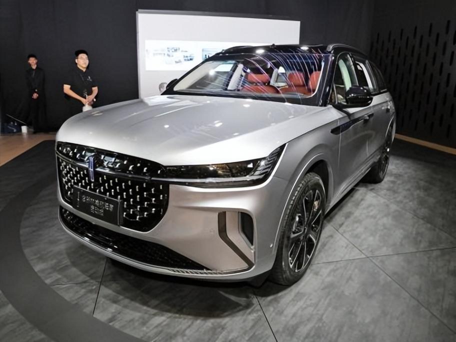 这才是纯正豪华SUV,续航1129km强混加持改善油耗,还看啥BBA?