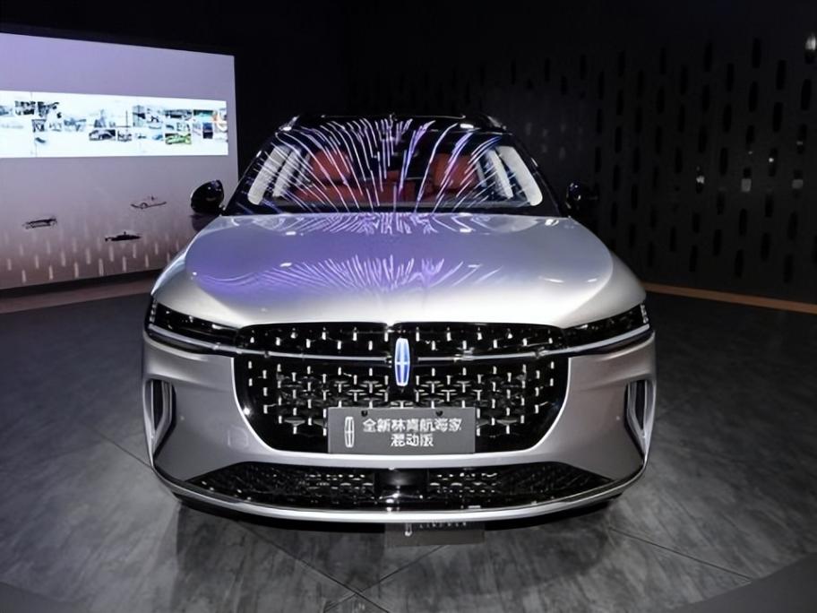 这才是纯正豪华SUV,续航1129km强混加持改善油耗,还看啥BBA?