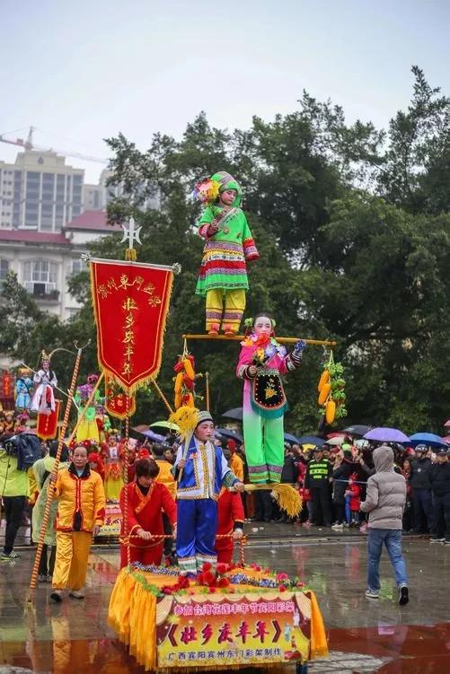 直击广西宾阳炮龙节现场