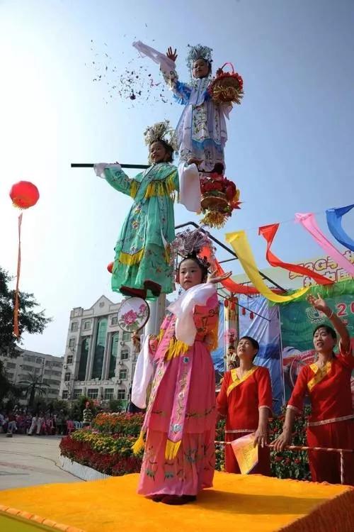 直击广西宾阳炮龙节现场
