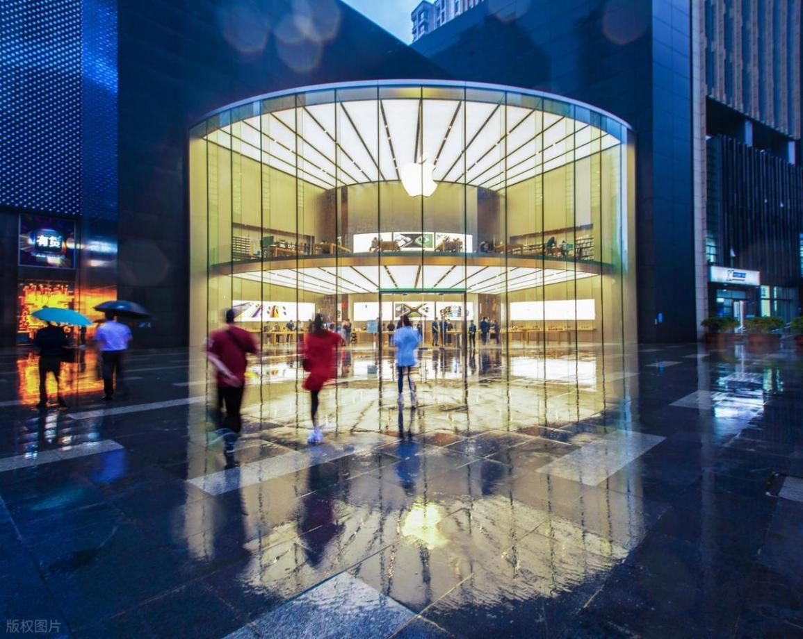 iPhone Air 国行遇冷:5.6mm 轻薄换不来销量,问题出在哪?